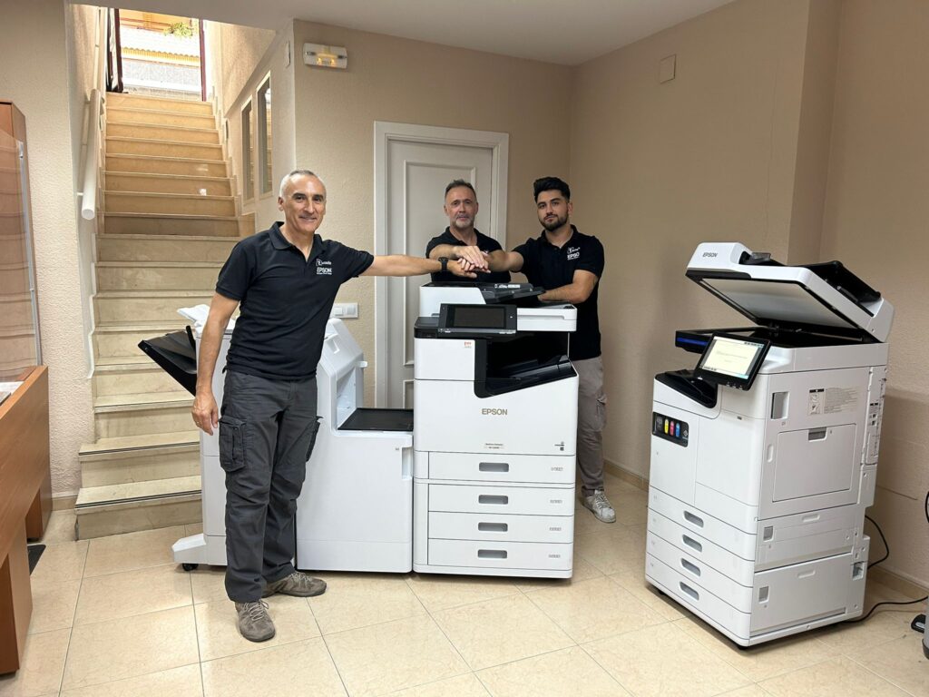 AFC Asesores, sustituye su WF-C20590 por la nueva AM-C6000 con grapador interno.